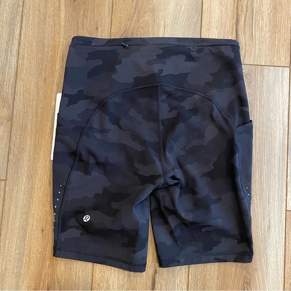 Lululemon Shorts - Swift Speed HR Short
8" - Camo Deep Coal Multi - Size 6 - NWT - Picture 3 of 6